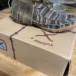 Twisted X fringe shoes
Size 6 1/2